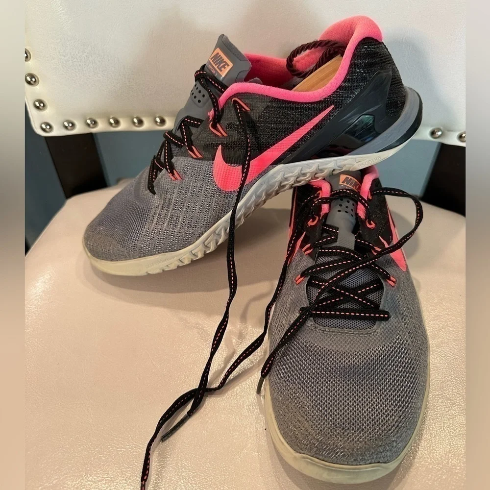 NIKE Metcon 3 Womens Cross Training Shoes Grey Black Pink 849807-004 Size 8